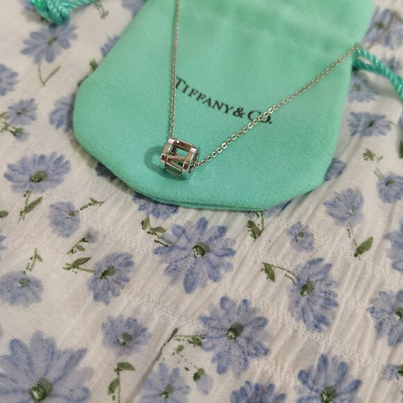 Tiffany & Co.925 Sterling Silver Round Column Pendant Necklace - Picture 2 of 7